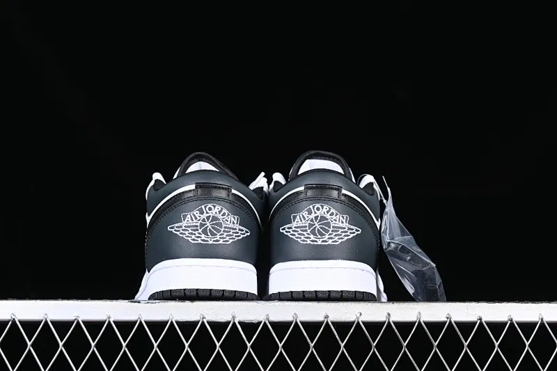 All categories Air Jordan Jordan series basketball shoes Air Jordan 1 Low Z version Air Jordan 1 Low AJ1 Joe 1 white and black color matching low-top cultural casual sneakers 553560-132